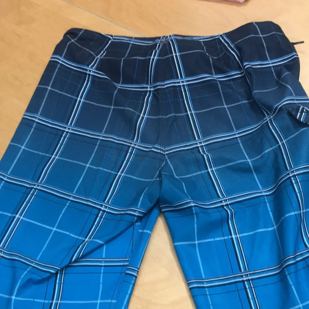 Quicksilver blue plaid surfer shorts swim trunks size 34 excellent condition‎
